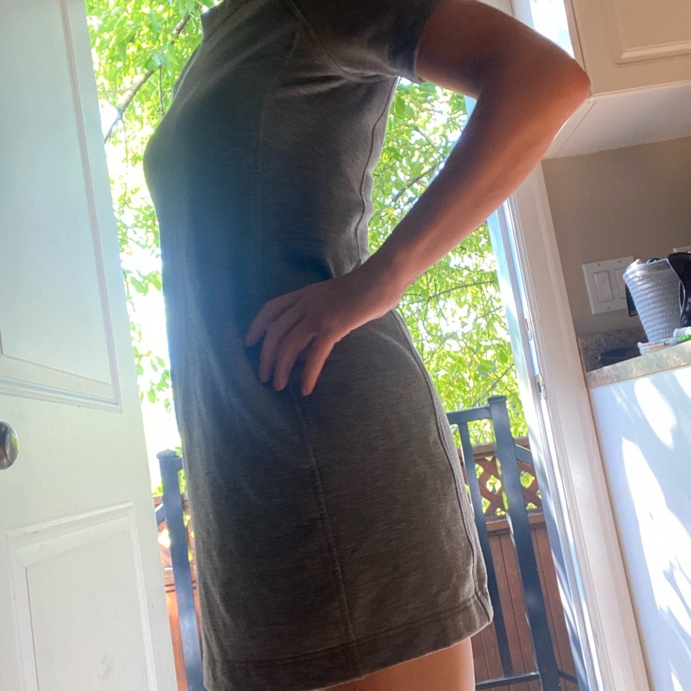 ARITZIA SUNDAY BEST TEE SHIRT SWEAT SHIRT DRESS WITH EXPOSED ZIPPER
